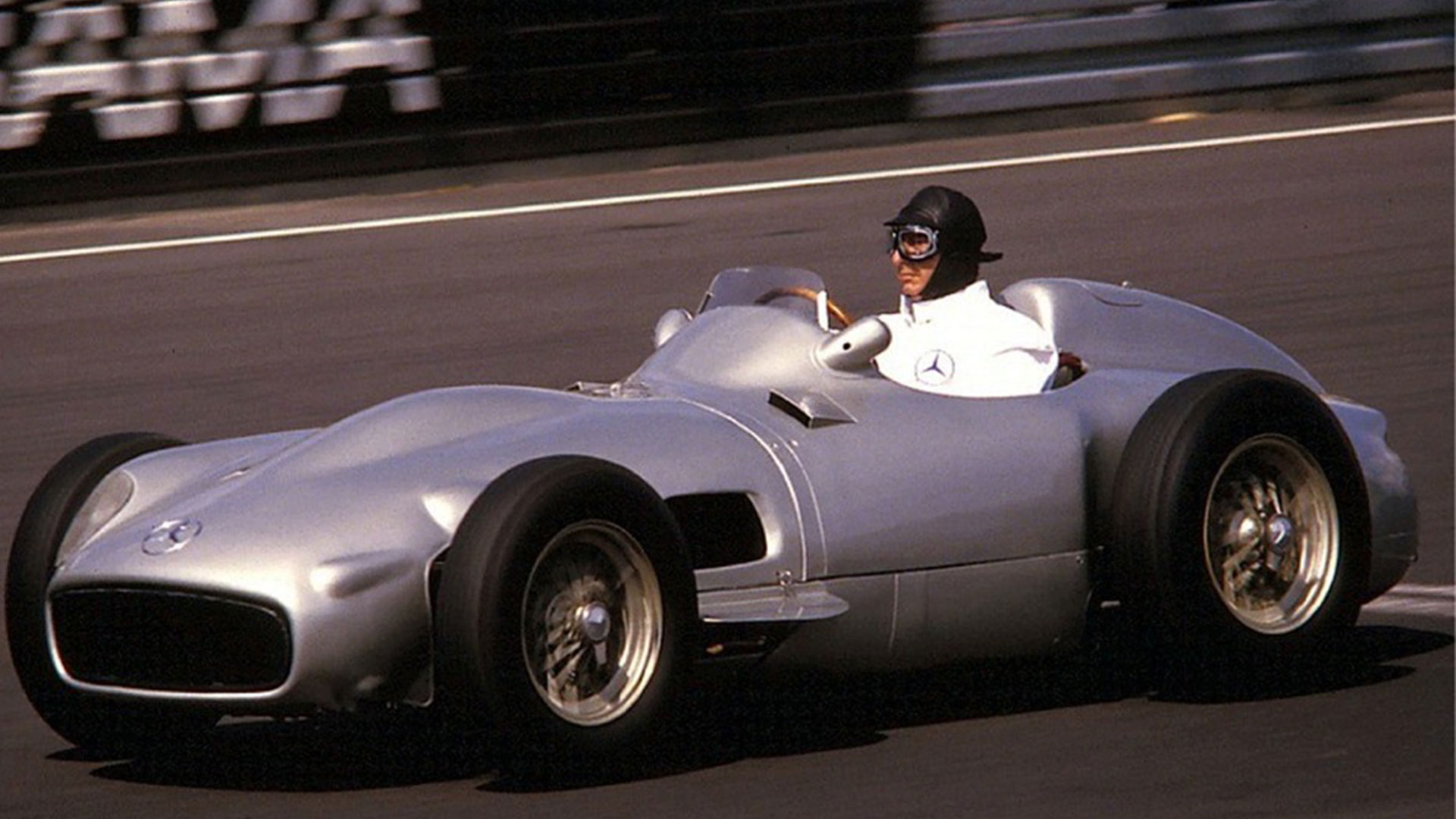 Fangio campeón mundial con Sonido 8D
