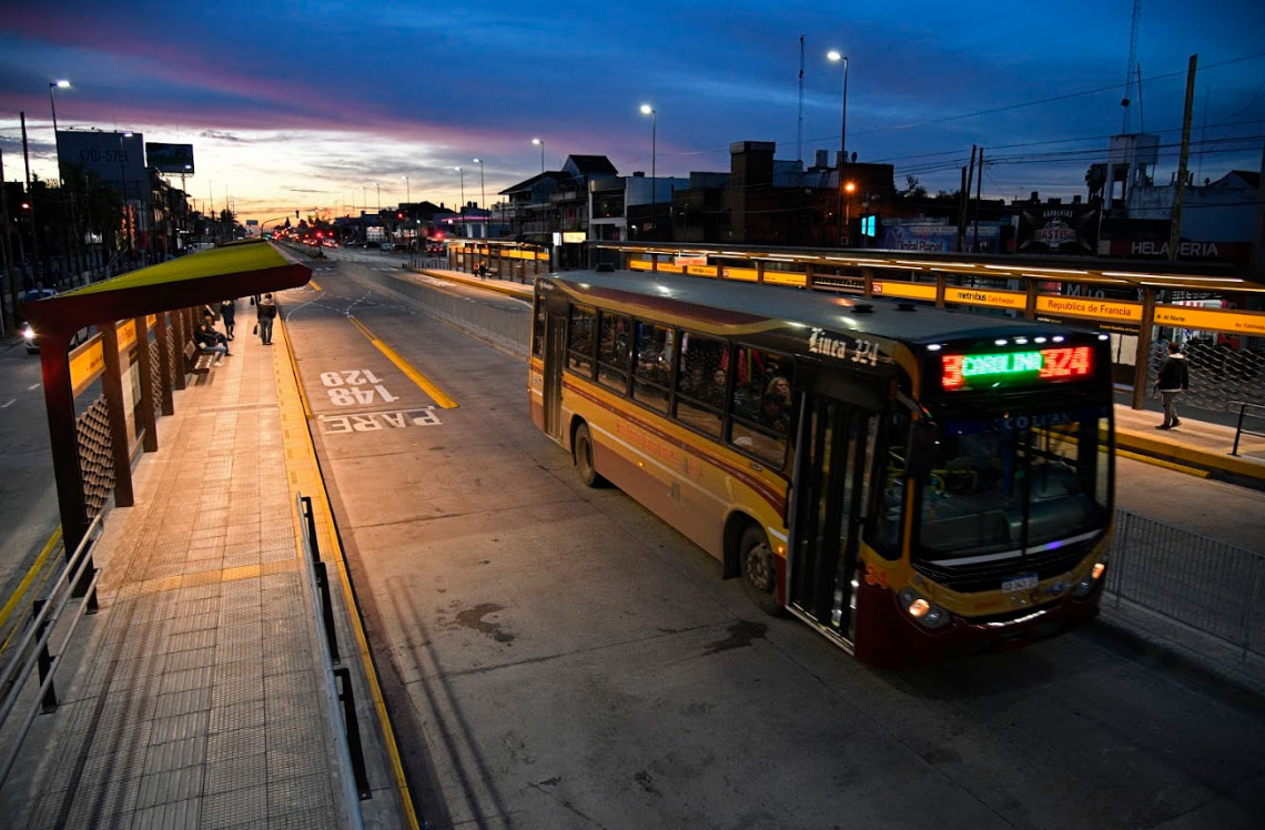 El transporte público será solo para esenciales durante la madrugada