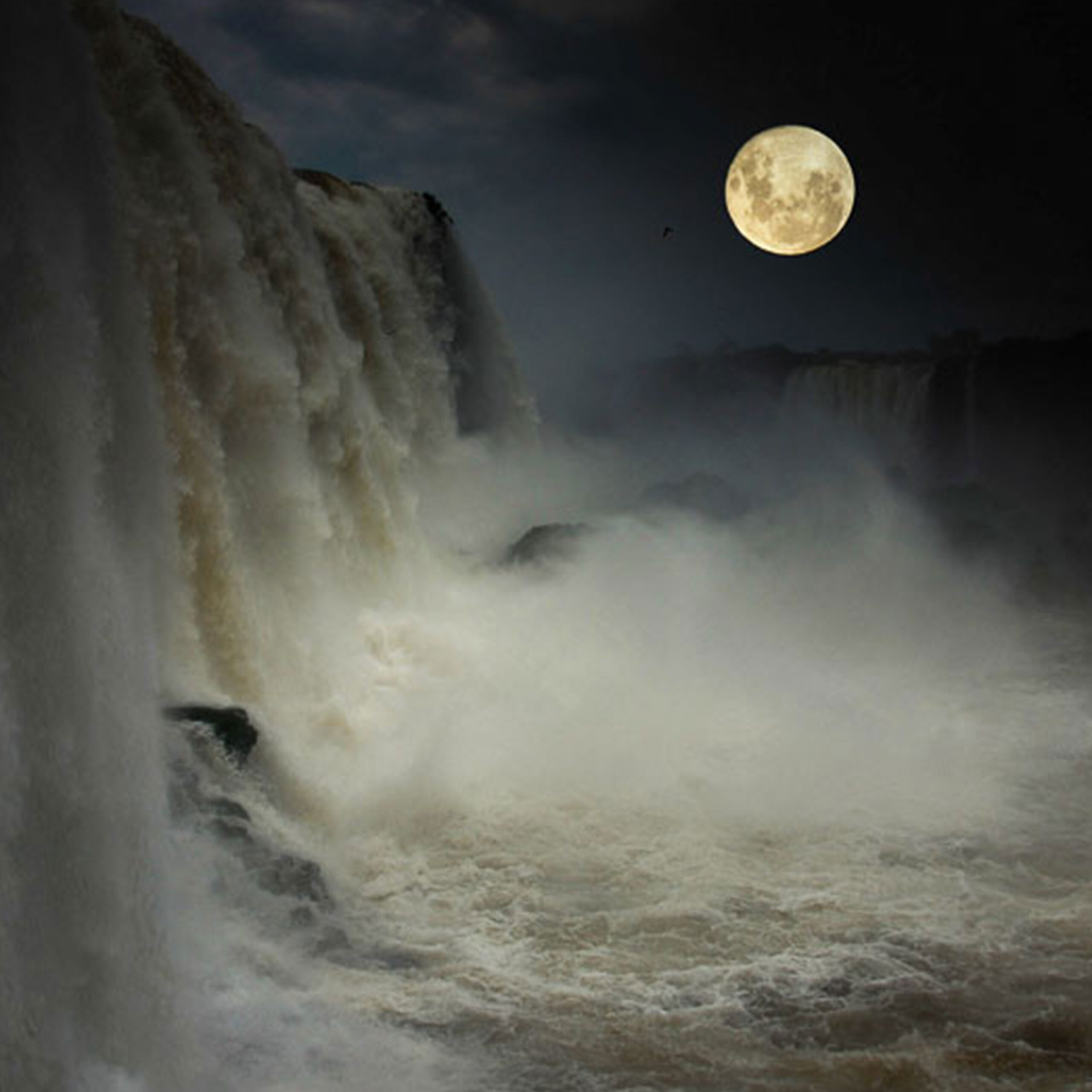 Paseos de luna llena con Sonido 8D