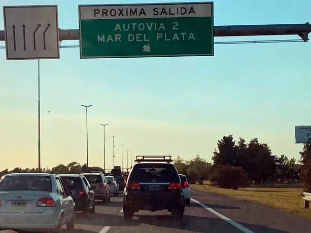 Caos en Ruta 2 hacia la Costa Atlántica por el éxodo turístico de Fin de Año