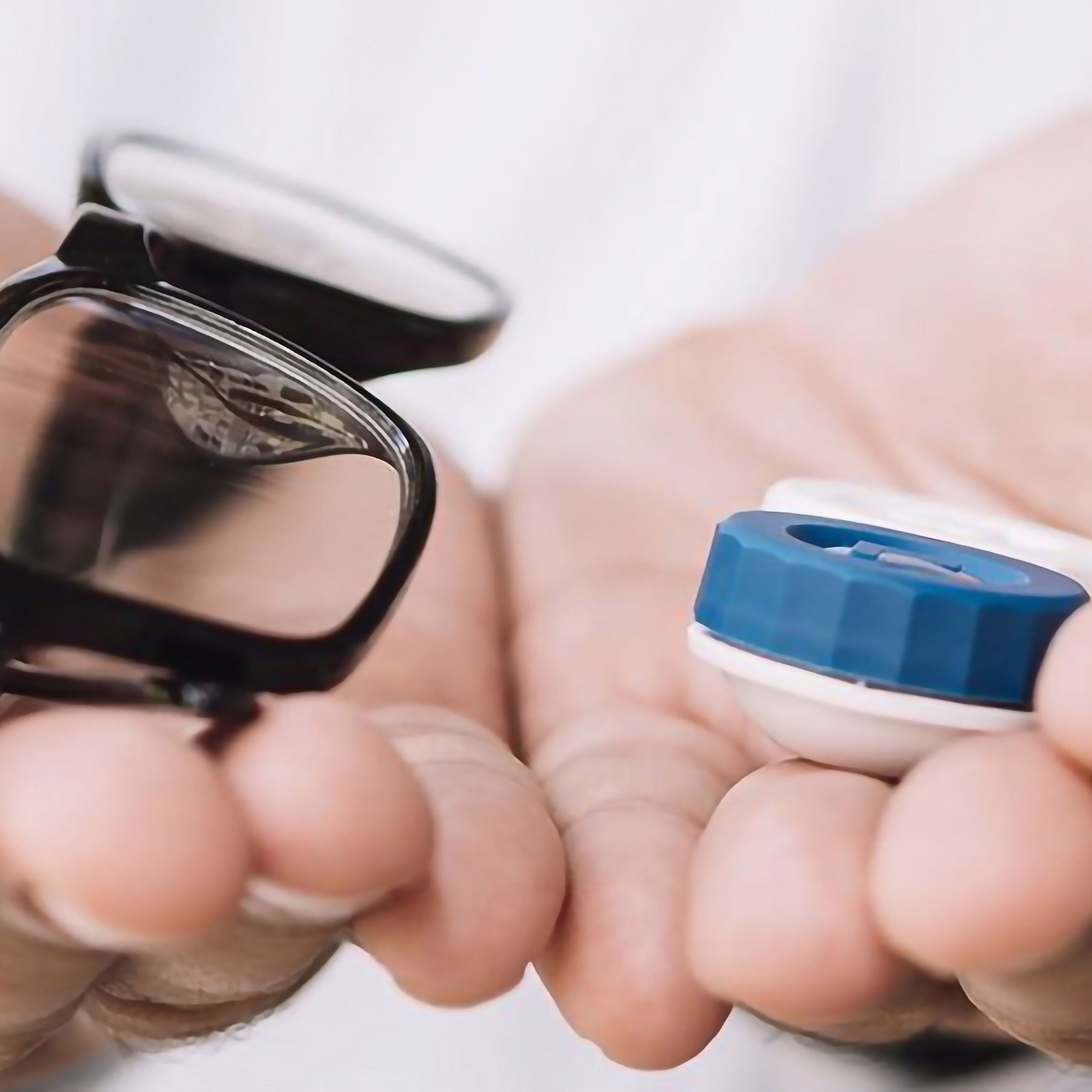 ¿Anteojos o lentes de contacto?