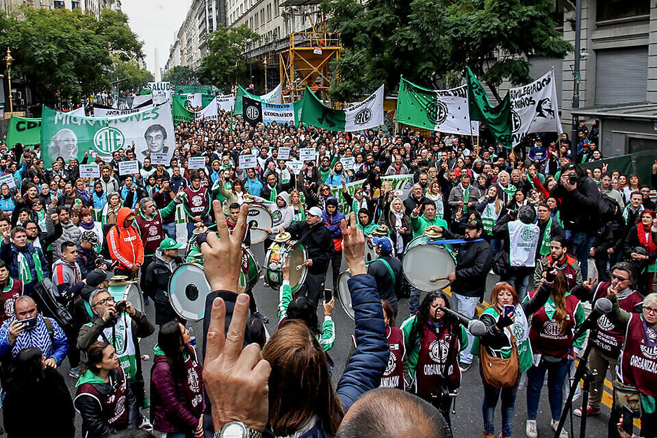 Tensión en edificios públicos por la protesta nacional de la ATE: ingresos masivos tras la ola de despidos