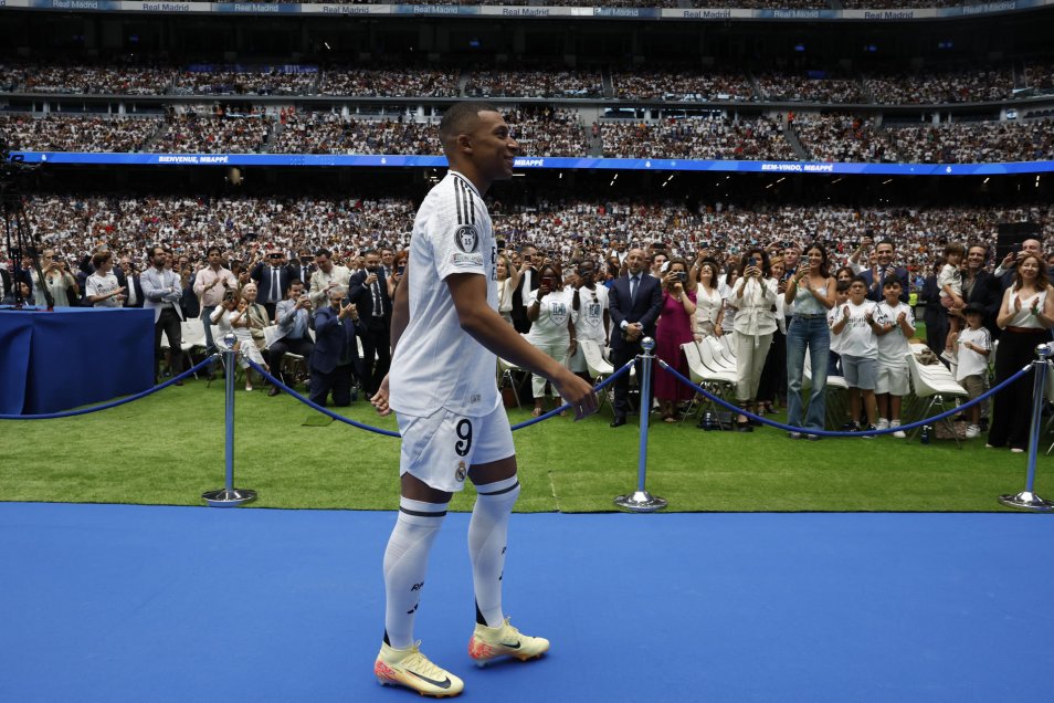 Mbappé fue presentado en Real Madrid ante un estadio lleno