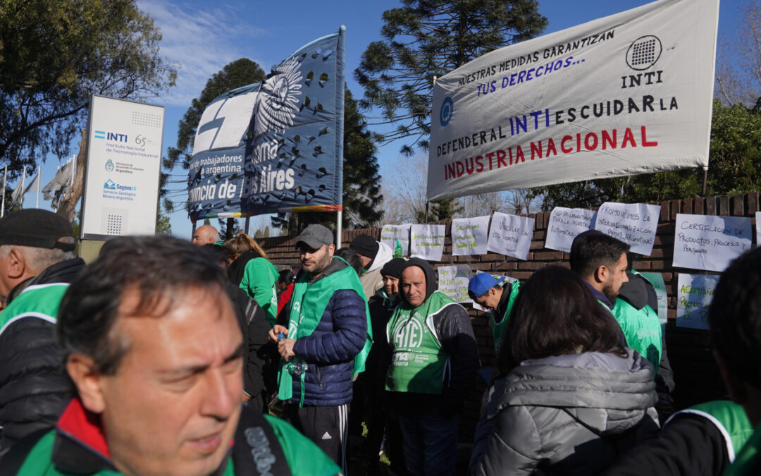 El Gobierno afirma que se frenó la caída del empleo