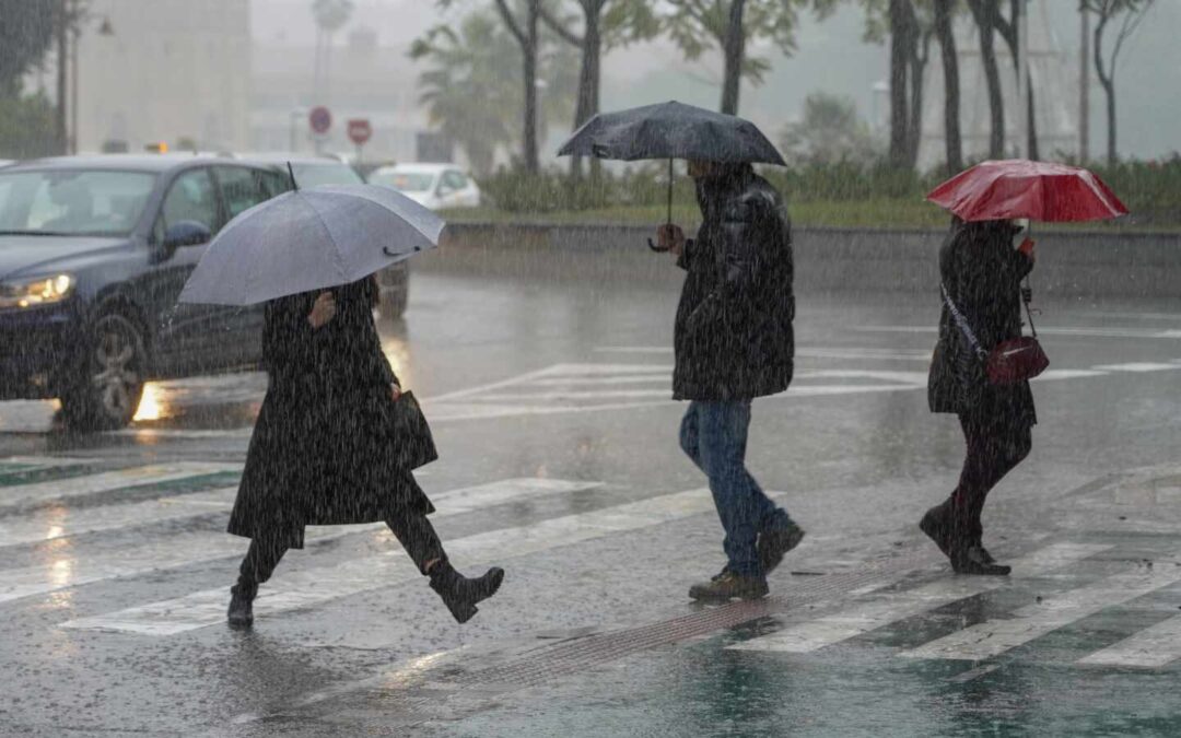 Once provincias en alerta naranja y amarilla por fuertes lluvias