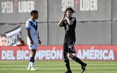 Vélez igualó ante Riestra y dejó pasar la chance de escaparse solo en la punta