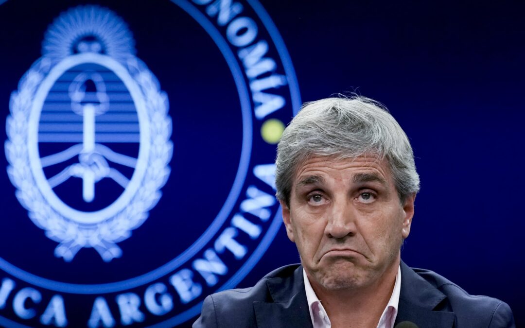 Luis Caputo asegura estabilidad del dólar y anticipa recuperación de reservas