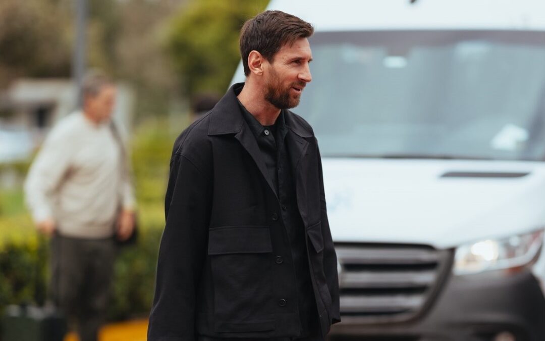 Messi llegó a la Argentina para jugar lo que podría ser su último duelo oficial como local con la Selección