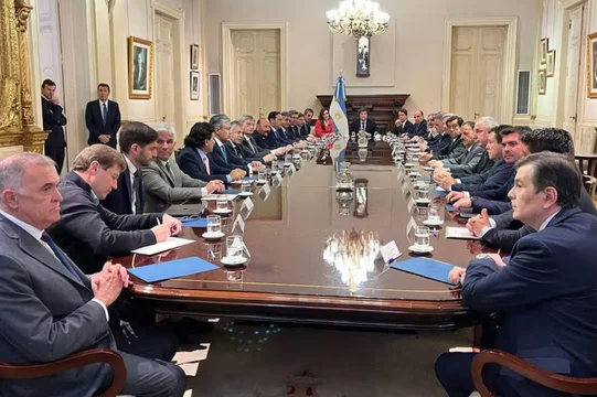 Milei recibe a gobernadores en busca de consensos sobre el Presupuesto y las reformas laboral y tributaria