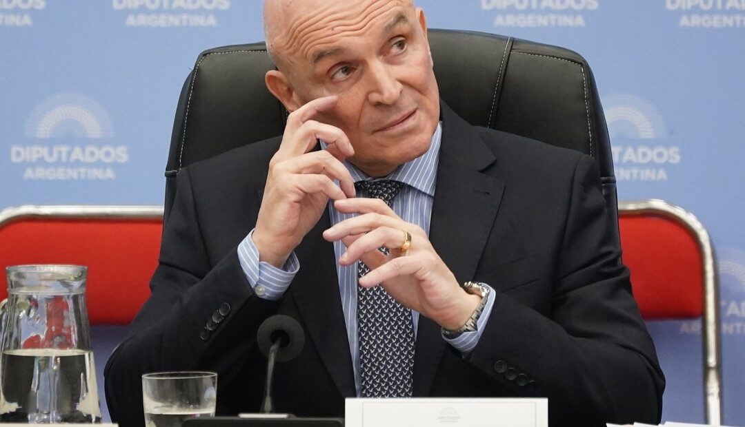 La oposición apuesta a remover a Espert de la comisión de Presupuesto con una votación en el recinto