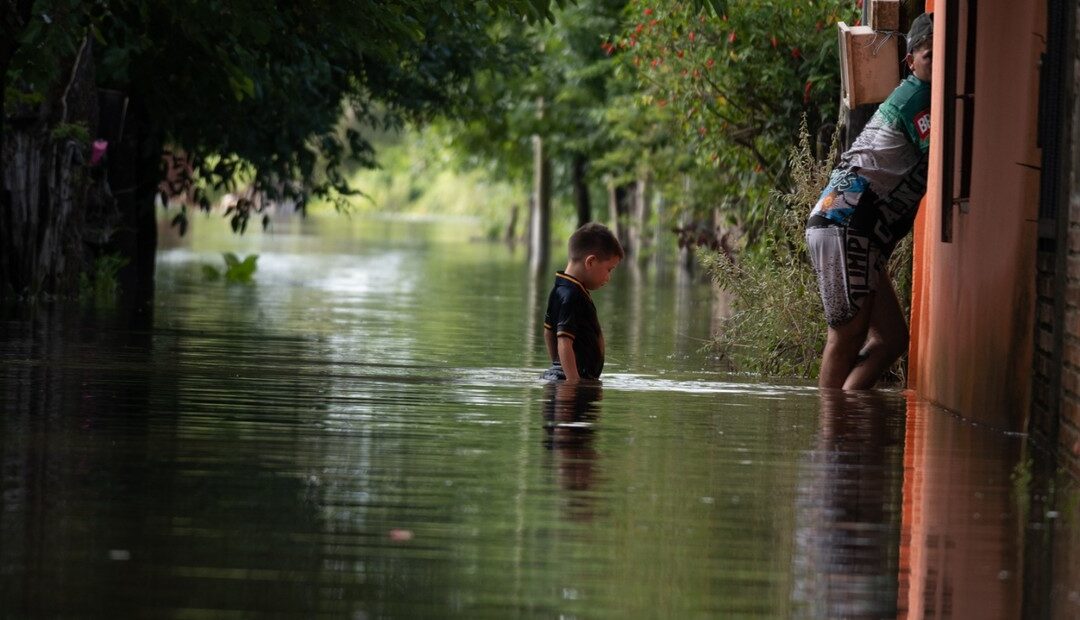 Continúa la alerta por tormentas en el norte argentino mientras Corrientes enfrenta inundaciones