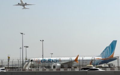 Un avión con destino a Israel aterrizó de emergencia en Arabia Saudita tras el ataque de un piloto al otro